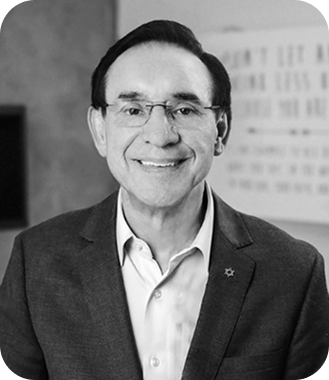 Pastor César Castellanos